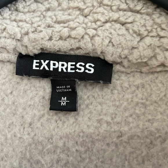 Express - Picture 2 of 3